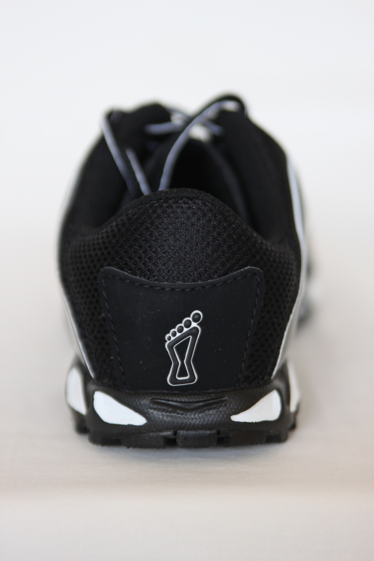 running shoes with soft heel counter