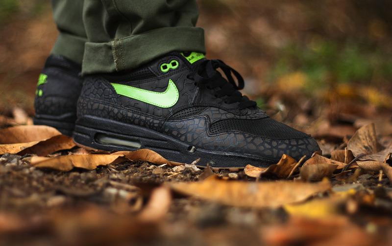 Sweetsoles - Sneakers, kicks and trainers. On feet. Sweetsoles - Sneakers, kicks and trainers. On feet.