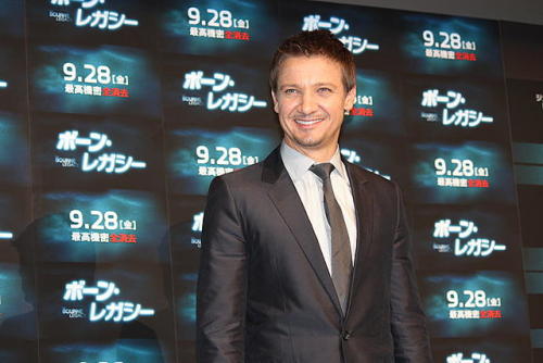 jeremyloverobsessedmoi:bourne legacy tokyo press conference...