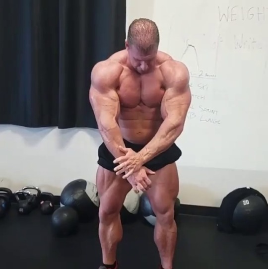 Bodybuilder and Muscle Men - Tumblr Blog Videos.