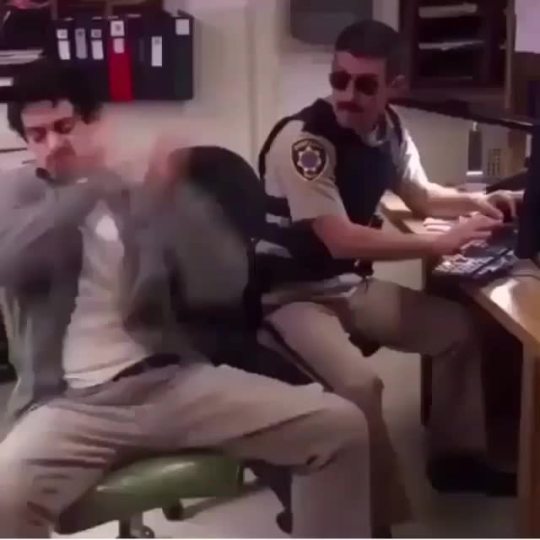 llililli:  luchadoreofliberty:  amyhasallmyuwus:  is this a brooklyn 99 cold open    #reno 911 was a masterpiece brooklyn 99 doesnt even come close to tbh   truth  the split he hits kills me 