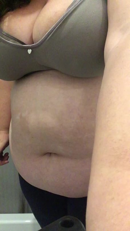 Porn kyl1kk1:  Jiggling my full belly ☺️ photos