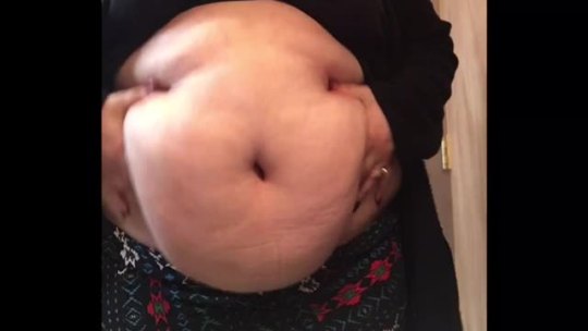 bratty-piggy-princess: Slowmotion morning belly. So soft when it’s empty 😍 now