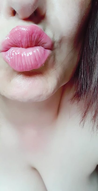 brujitalove:  Kiss 👄