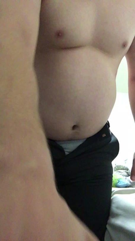 flyflyfatty:  I guess my 32x32 dress pants aren’t long enough. Only reason they