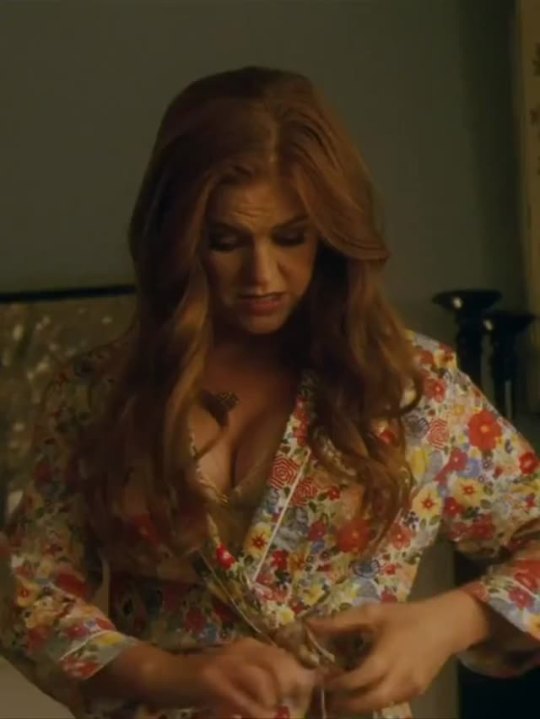addictedtopinupncorsets:  waldeslust45: badbitchesglobal:   Isla Fisher    Oh sorry, habe vergessen die Strümpfe anzustrapsen ❤️❤️    Can anyone tell me what scene this is from ….please 