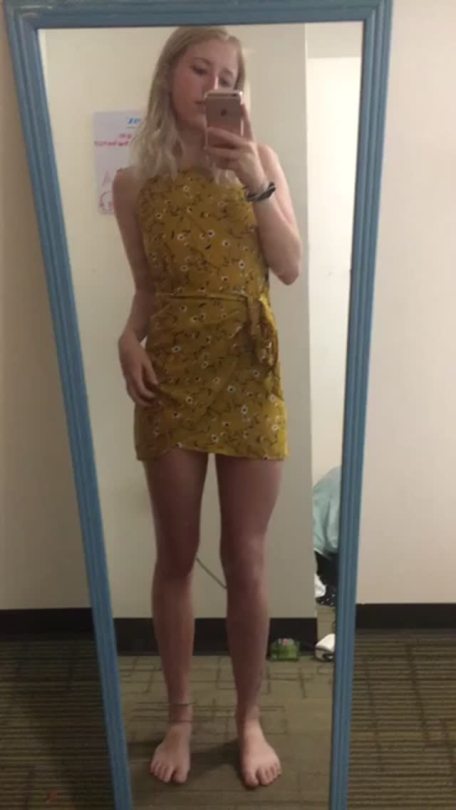 Porn photo onlyamateurgfs:  cozymoon:   Short dress