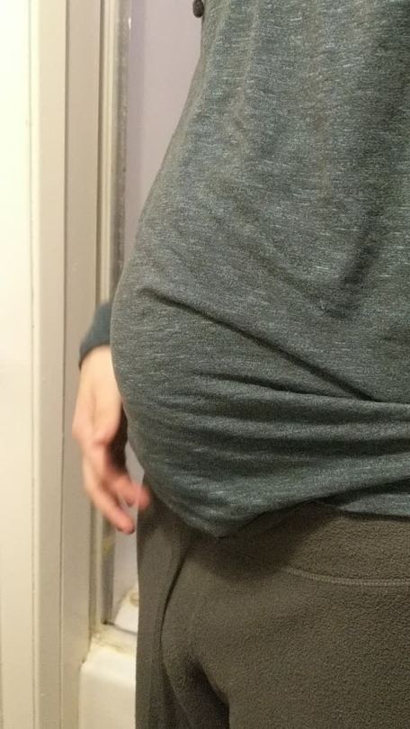 Porn Pics the-bloated-belly-boy: Got a nice bloat going…