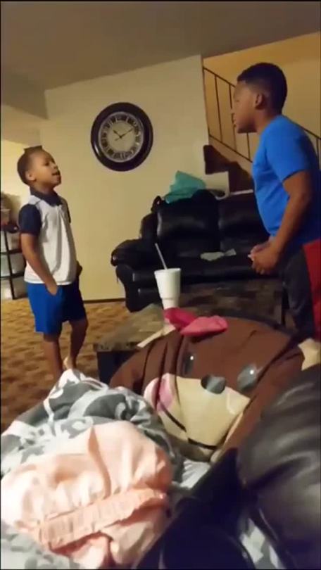 kingjaffejoffer:  rosethorn213: wildlyunlikelynae:   diamonashanti:   1stfrom92:   Lmao they fighting over hotdogs 😂😂💀💀   😂    Kids are funny.   Little man is serious about these hot dogs and I feel that on a spiritual level.   “you already