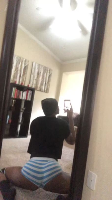 cedricsuniverse:  Was in a twerking mood &amp; wanted to see if I still got it