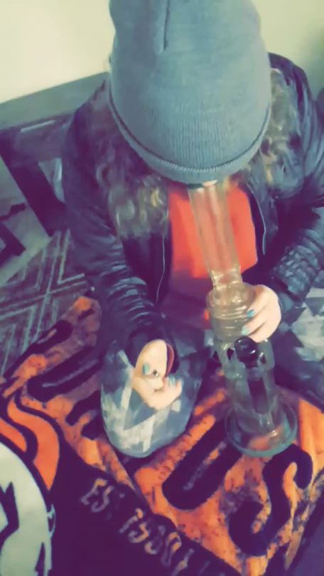 hazyspacefairy:  Just your girl having a good time with a monster bong 😍💞
