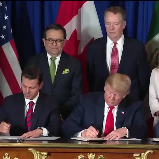 note-a-bear: nasundertale:   goodopinions:   fuckyeahmacdeau:  Exact moment each world leader in turn realizes Trump mis-signed new NAFTA agreement  Okay this is funny but the OP of this like, ships Macron and Trudeau. Like the neoliberal hell nightmare