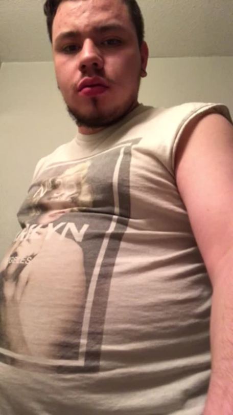 bigdrmr:  gainerpignick:  Belly update, loving how the new weight is looking on me!