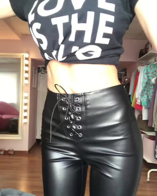 girlsinleatherpants: 