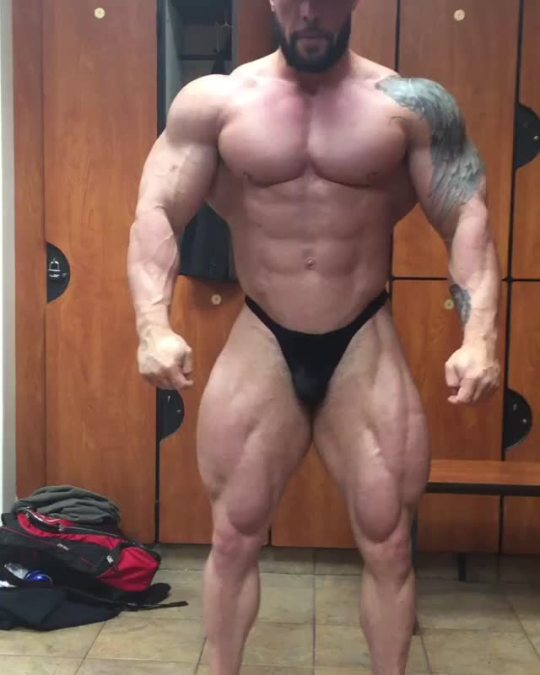 bodybuilers4worship:  dragon86xxx:  Justin Maki   Please allow me to take care of your gym cloths and bag Sir 