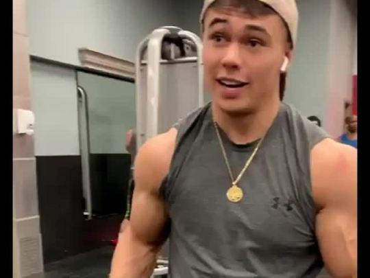 meatheadosis-sf:  youngmusclejock:  🔥Biceps 💥 Clip 3 of Devin Bernardo#muscleboys #musclevideos #muscleflex #biceps #bicepflex  #biceppeaks #muscleworshipe #triceps   Triceps, really, but that doesn’t make it less hot.   always been a beast, will