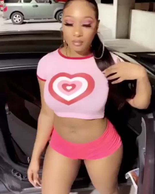 hotgirlmeg: don’t be worried abt who I date… just know I been gettin ate 💗❤️💗