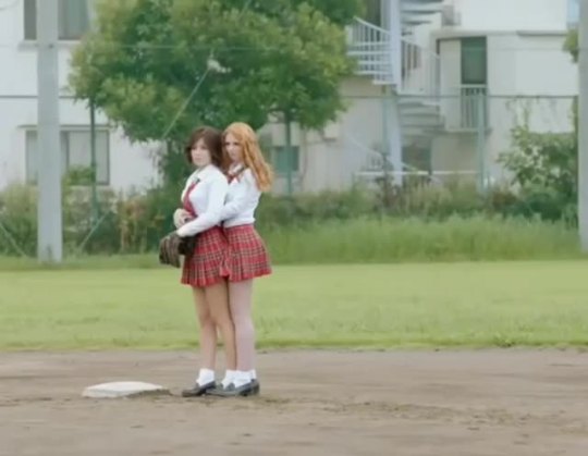 dismorfofobie:t.a.t.u snickers japanese commercial