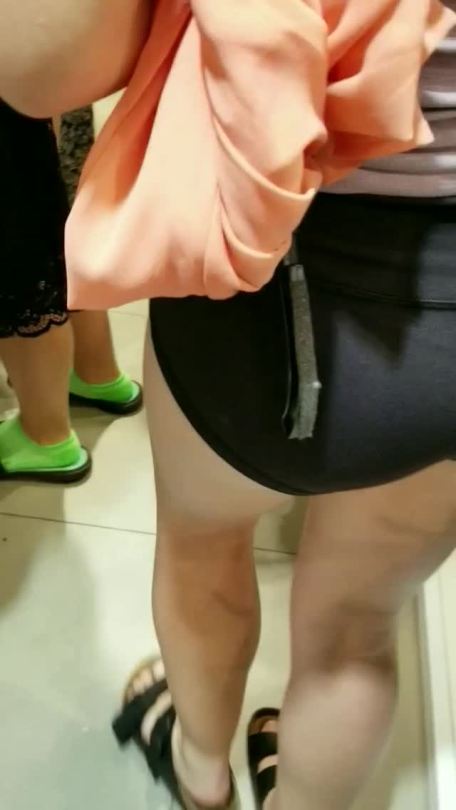 moffo707:  bitchybouquettheorist909:  Booty shorts girl. This one is 🔥🔥 Hit Like    🍑🍆