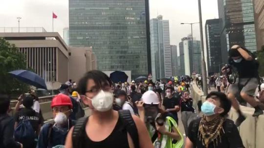 cosmomoore: tenaflyviper:  saintsdollsandangels:  tiqqun:   Hong Kong on some next level shit, no-selling tear gas canisters. Teamwork makes the dream work babes!!   Nothing says friendship like destroying a communist police state together    If anyone