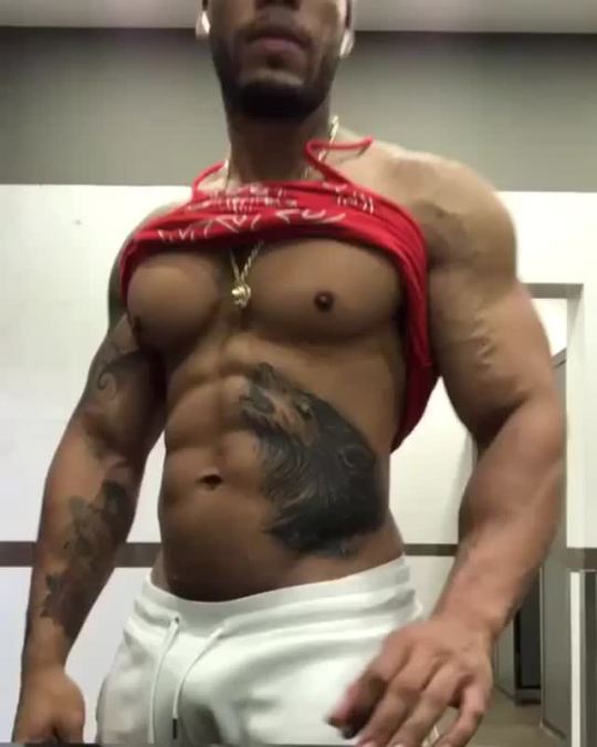 sexyblckmen:  @daddy_fitrd