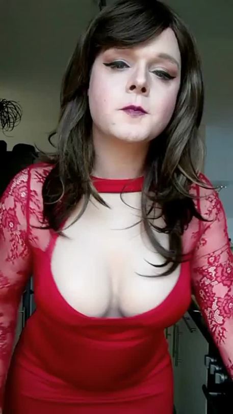 sissywifecassie:toland9:Cross-dressing in a sexy red Cocktaildress.Reblog if you like it.Everyone deserves to live out their fantasy!! 