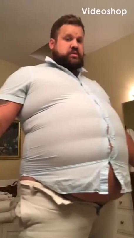 thatonebigchub:This shirt used to fit. What