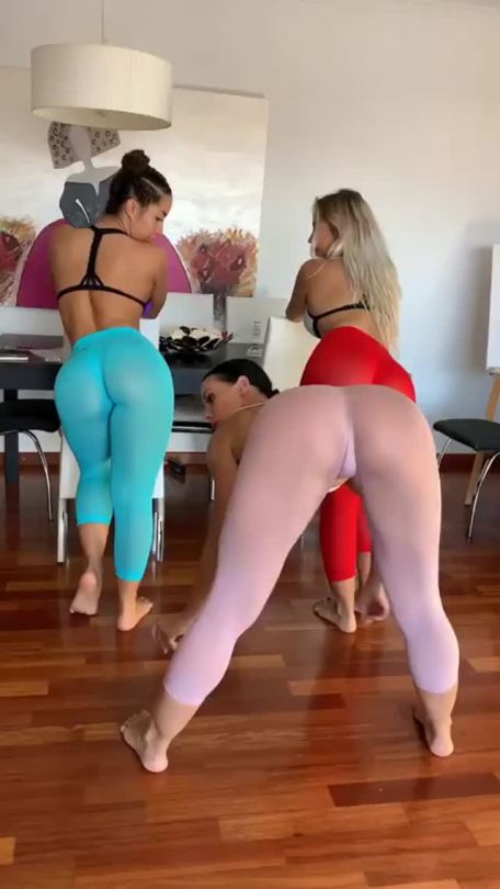 ultracameltoepussy:phosejd:COLOURFUL ASSES👄❤