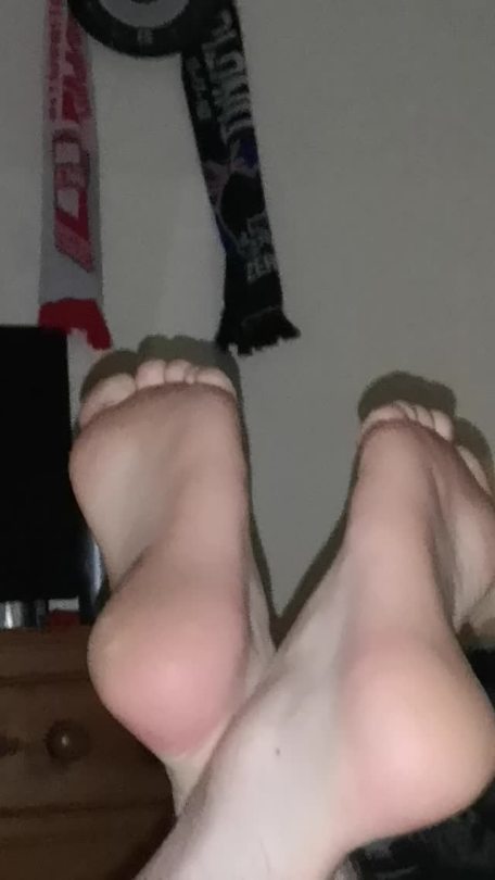 brandonticklee:brandonticklee:Love how naughty my feet’s are😊😂