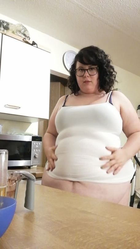 cheerrii-cheeks-uwu-deactivated:🖤New Video 🖤🥛🍫 I make a little shake and rest my belly on the kitchen table ^^. I love the sound it makes when my belly touch the table. 🔊😊🍑if you want to see the Full Video send me a message here or