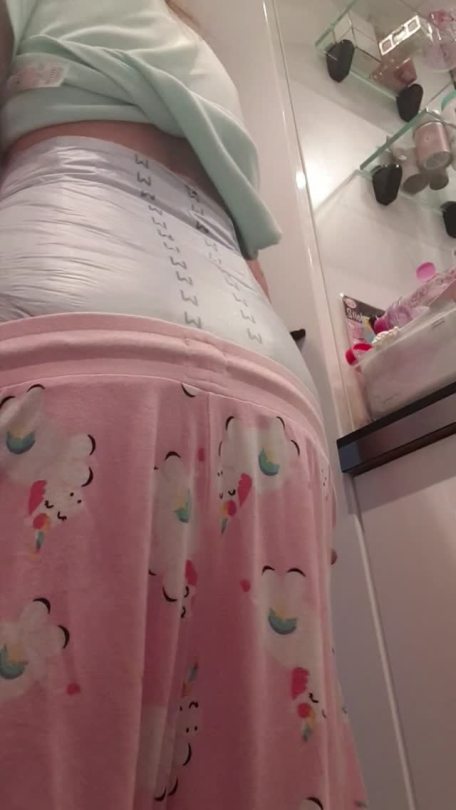 Porn emma-abdlgirl:My diaper uncovers itself  photos