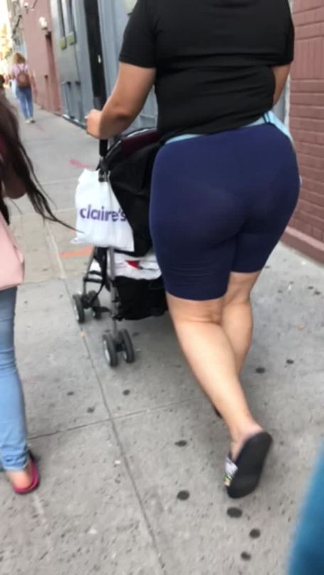 spotlightcandids:Latina phatty VPL status 👀