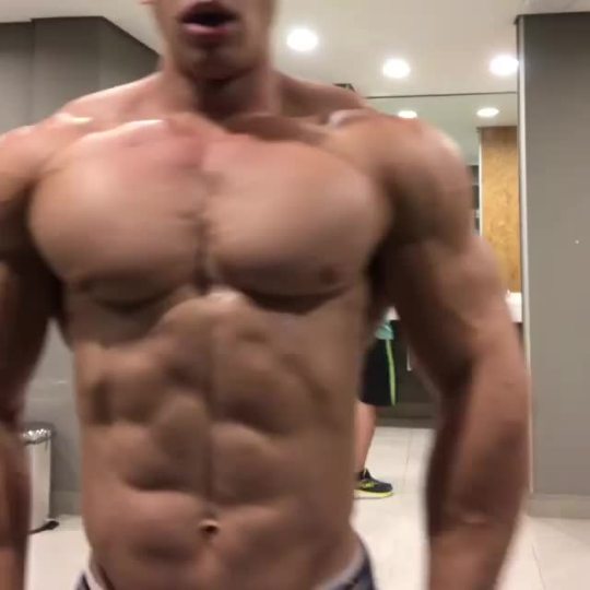 muslfreak:bestvideosmuscle:The most used mirror on campus. 