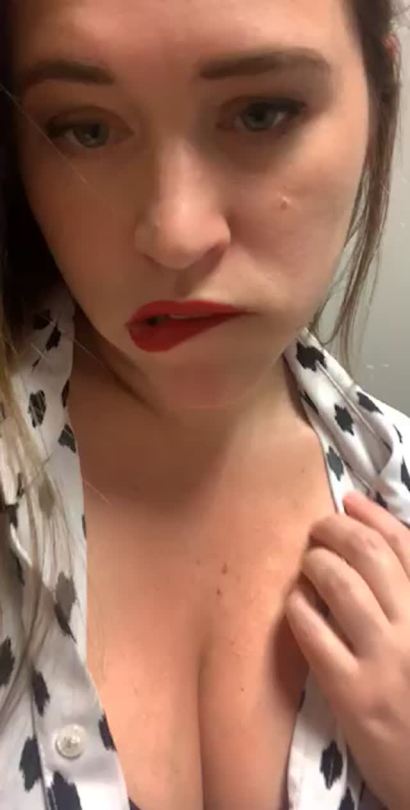 kinkymomma69:Horny at work, who would watch me if I decide to cam at work? Comment 💦 message me naughty boys and girlsReblog for a Surprise  I’d watch your sexy ass