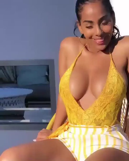 introvertdreams:Ayisha Diaz Too damn fine 💯 🌹🌹 🌹🌹 🌹🌹 🌹🌹