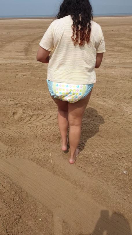 daddyandmummyuk:It’s October 1st today, wet, and gloomy, so here’s a little video to remember the better parts of this summer.  Watch @little-miss-babykins in a squishy nappy walking on the beach.