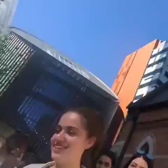 New Shawn video with fans where you can clearly see the touch bracelet.