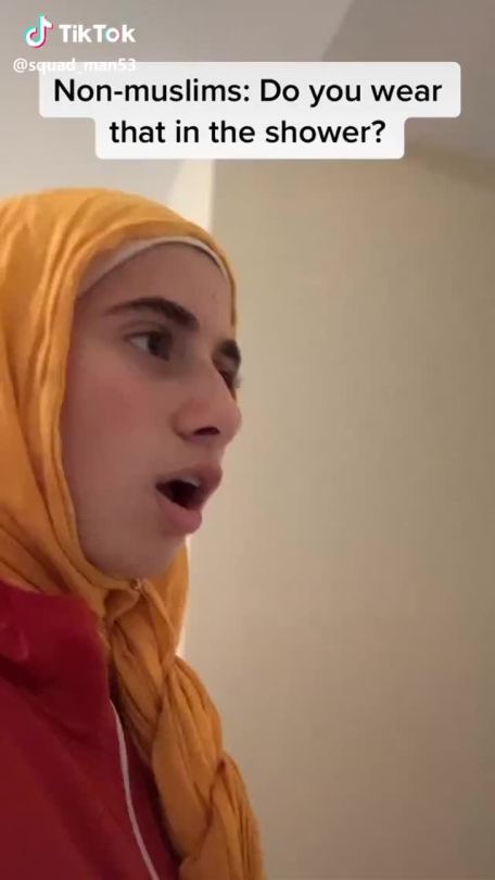 younotme4:bitch-a-la-mode:tiktoks-we-like:She’s trying so hard not to laugh 😭 1. Yellow hijab as blonde hair2. No voice but you hear it3. The handle struggle4. Hijab & Shoulders 