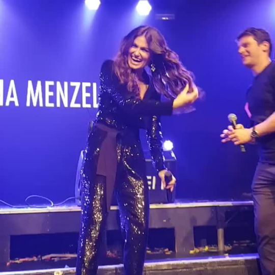More videos of Jonathan Groff, Idina Menzel and Josh Gad performing on stage in London. (x)
