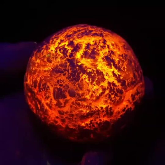 Fluorescent Chalk Carving by asmr.meth