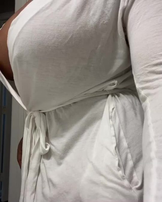 Porn photo bitdawg41::Thick thickWifey type. 