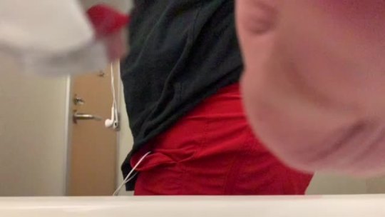 m-a-n-d-u-s-a:Slow mo vid of my butt that *literally* no one asked for 🍑🏋🏻