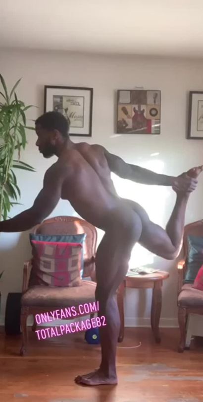 trealhangman8687:calvinmyershealthandwellness:Naked yoga 🧘🏾‍♂️ Wednesday