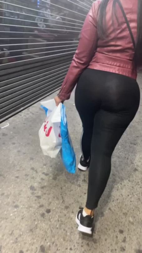 candasses:cakevoyuerer:What a phat ass