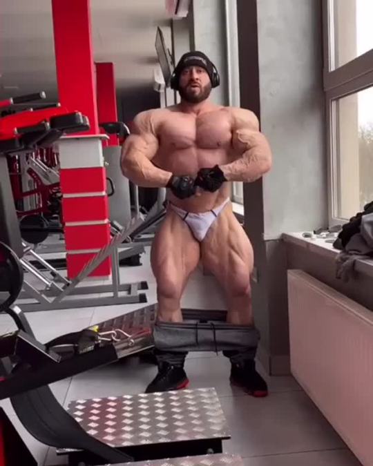 maturemalemuscle:AlphaMuscle Beast “Oleh Kryvyi” 