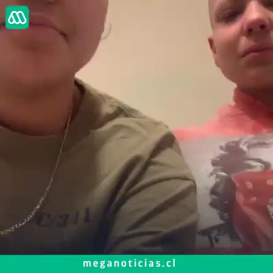 Situaciones Emotivas 😢 “Me afeité la cabeza por mi hermana, porque piensa que se ve fea” Esta joven no dudó y tomó una...