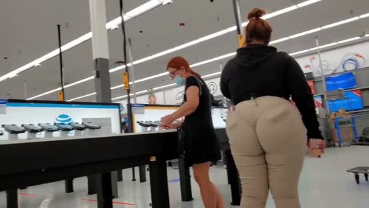 hunteryoung91:This Wal Mart workers big booty was eatin them pants up!! She was one