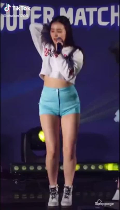 연우 모모랜드 연우 모모랜드 Yeonwoo Momoland Tumbex