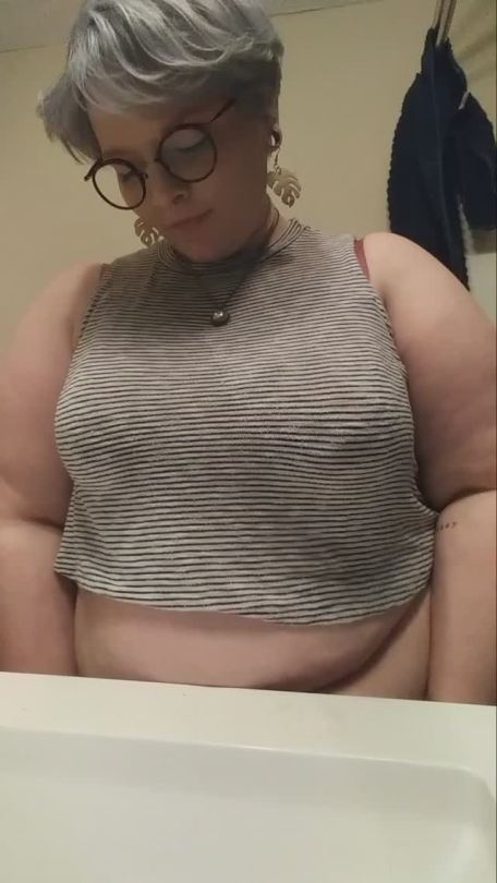 Porn photo rollsofdestiny:🐷Who wanted a new belly