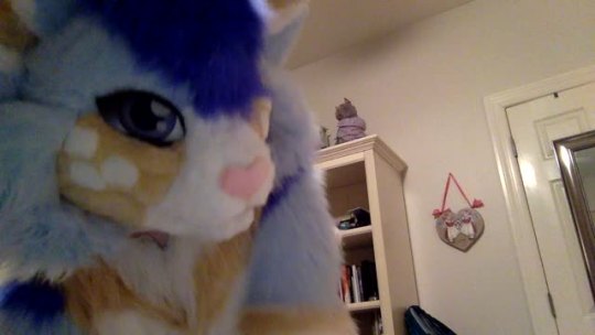 Natti’s new head is still not quite done (as you can see, it doesn’t have a back or neck)...but hey, at least it’s now properly...